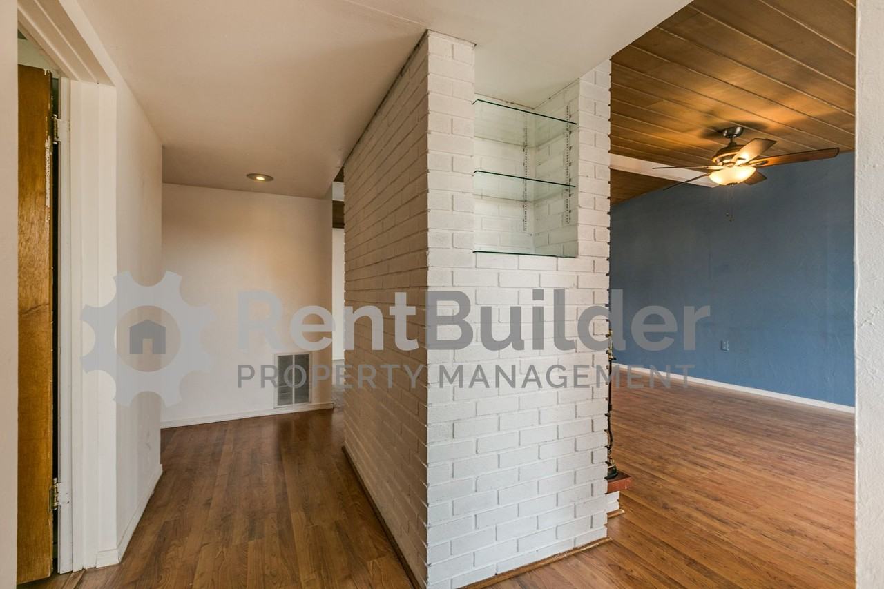 3416 Sierra Dr Ne - Photo 3 of 23