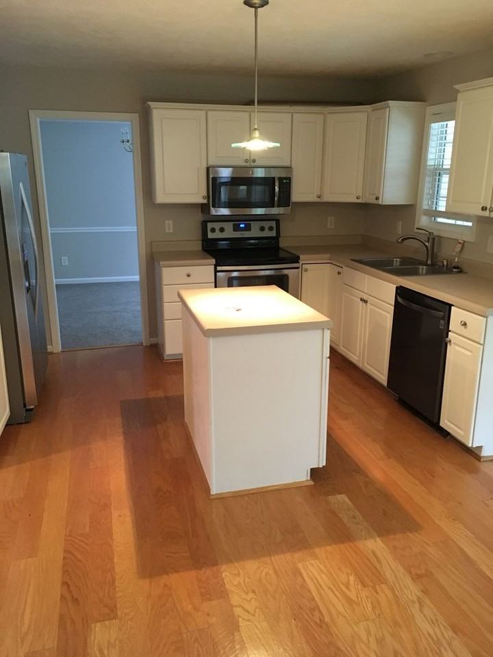 701 E Tomaras Ave - Photo 3 of 22