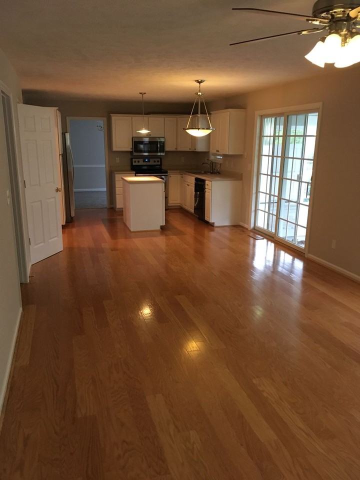 701 E Tomaras Ave - Photo 4 of 22