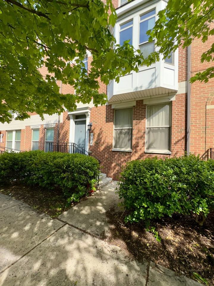 904 E Lombard St - Photo 2 of 33