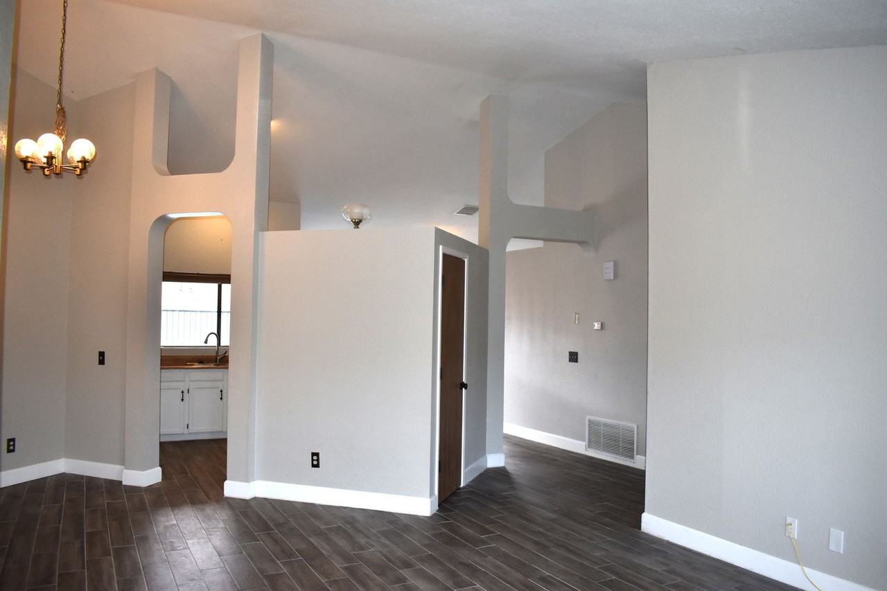 3547 Briarwood Dr - Photo 2 of 23