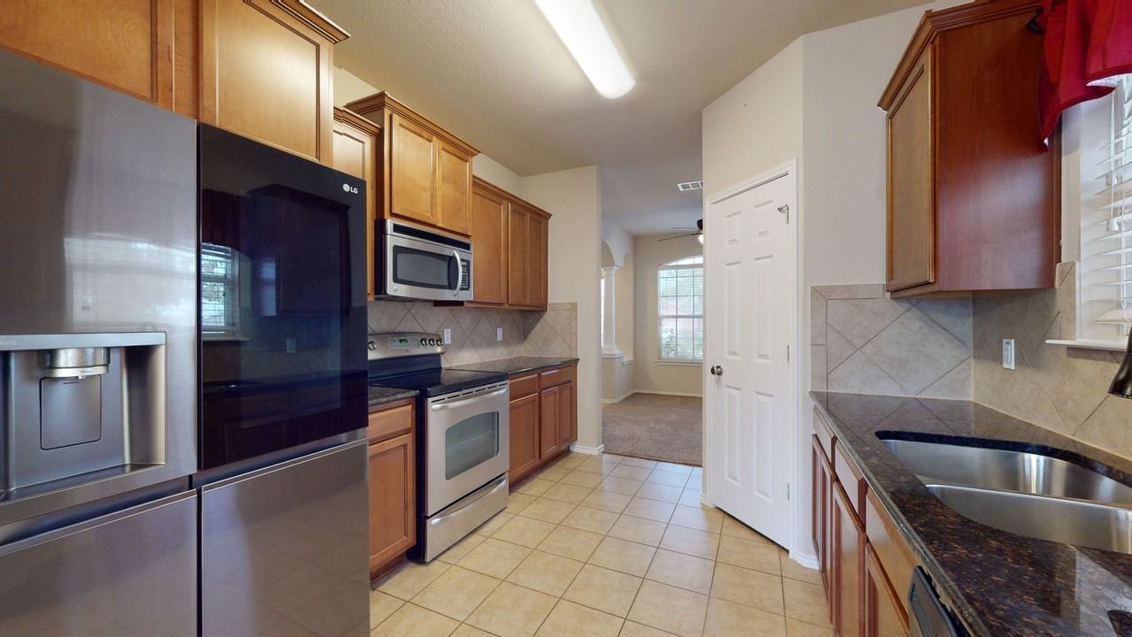 2308 Isabelle Dr - Photo 7 of 32