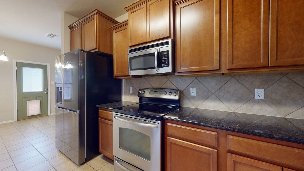 2308 Isabelle Dr - Photo 4 of 32