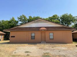 featured image of 221 Hold St