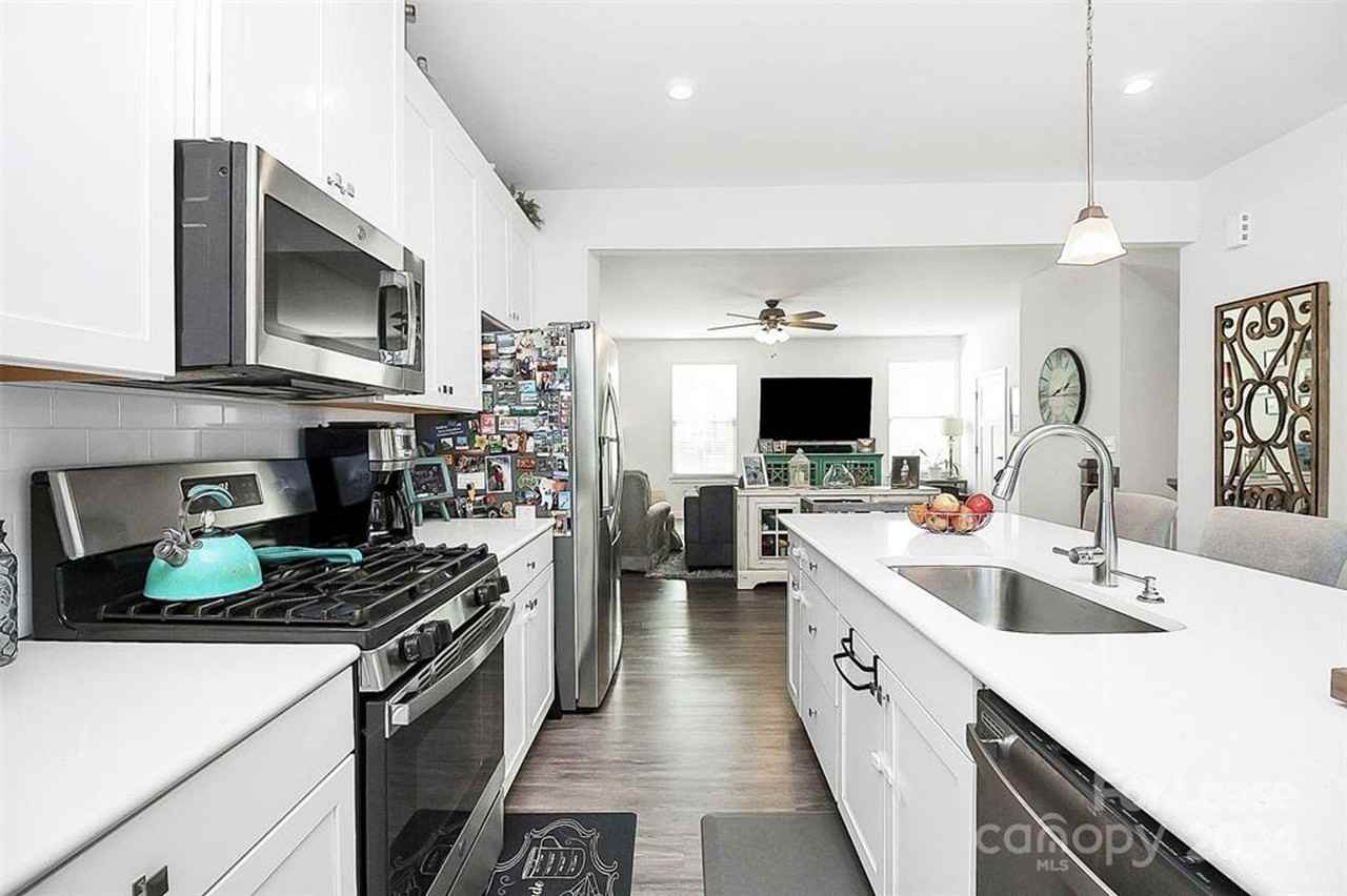 104 Helm Ln #B - Photo 3 of 32