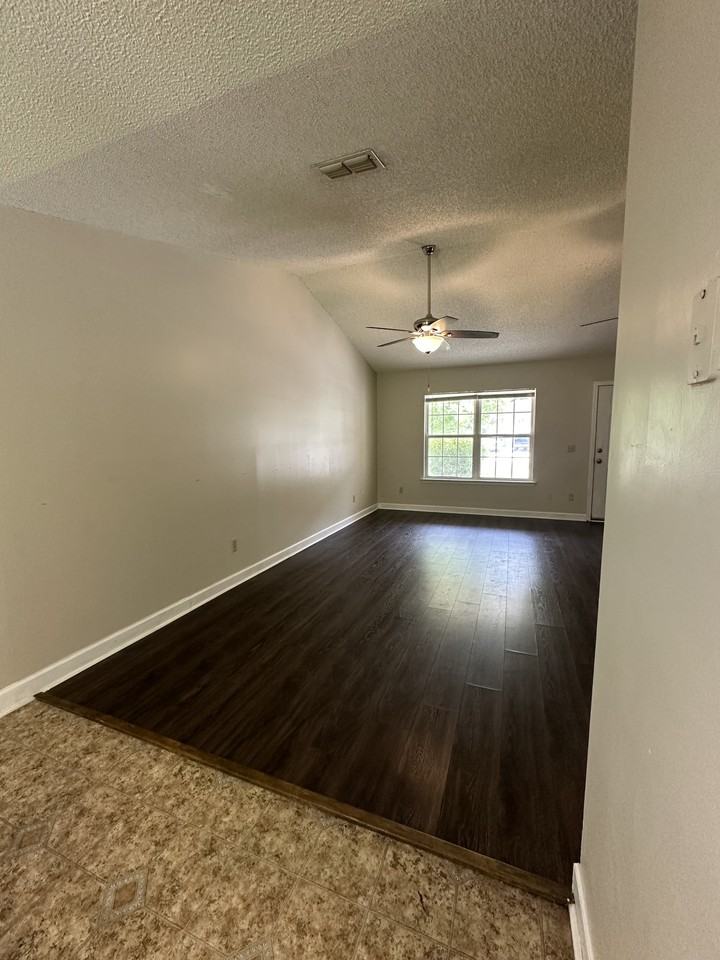 140 Talbot Ct #140 - Photo 3 of 14