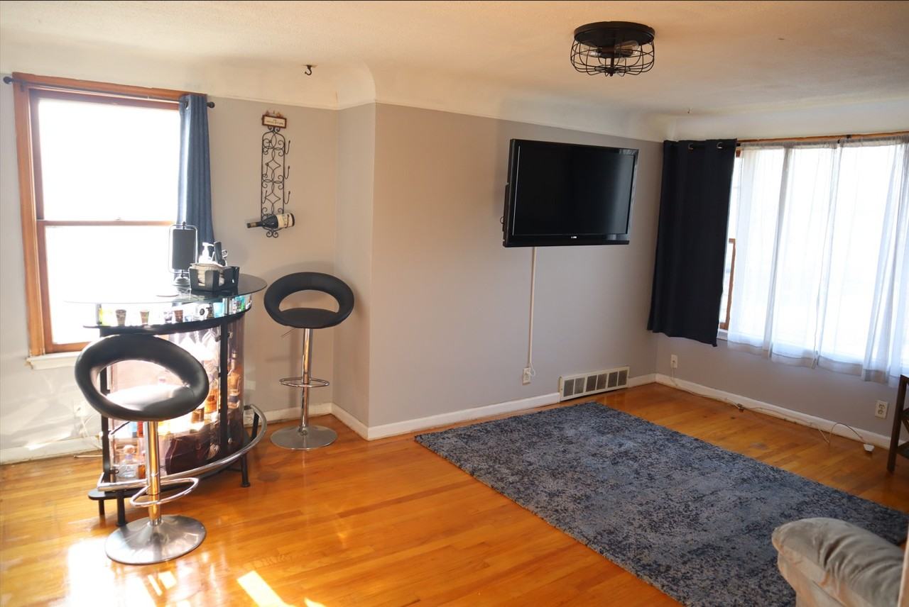 1343 Pagel Ave #2UPPER - Photo 5 of 21
