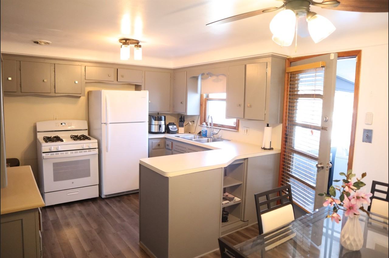 1343 Pagel Ave #2UPPER - Photo 6 of 21