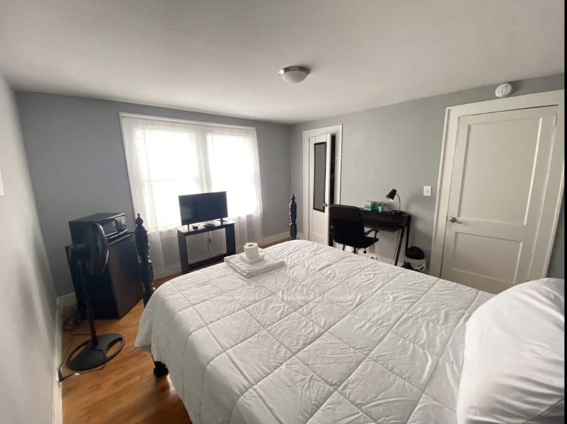 3253 Lowe St #1ROOM2 - Photo 3 of 13