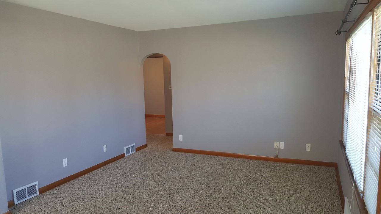 2034 N Lincoln Ave #NA - Photo 2 of 19