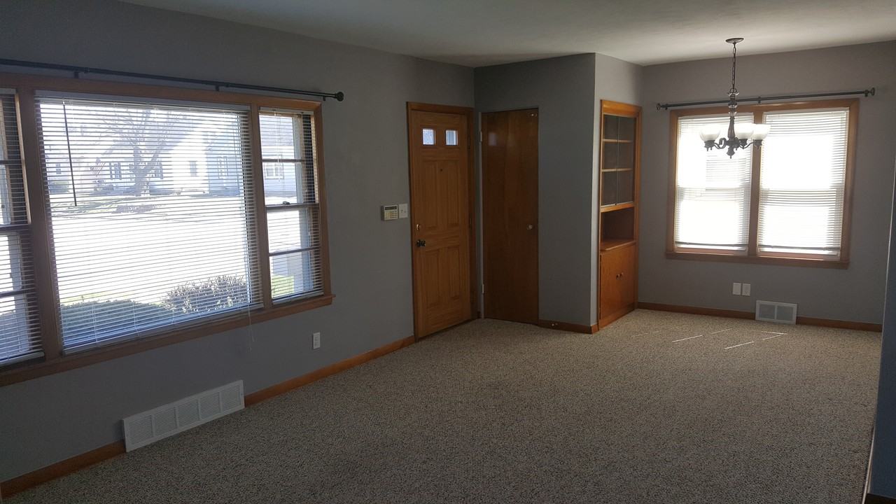 2034 N Lincoln Ave #NA - Photo 3 of 19