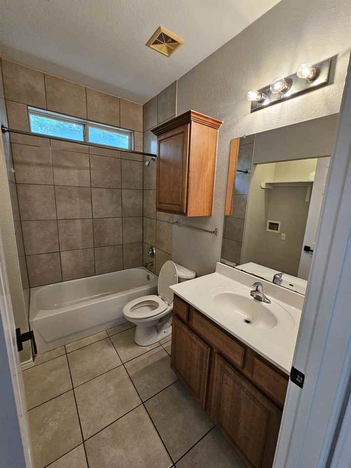 7617 Bennett Ave #B - Photo 7 of 10