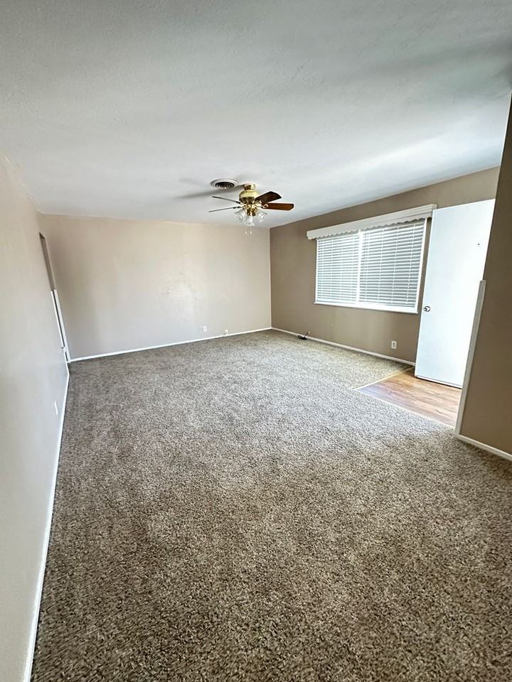 921 Harris St - Photo 3 of 7