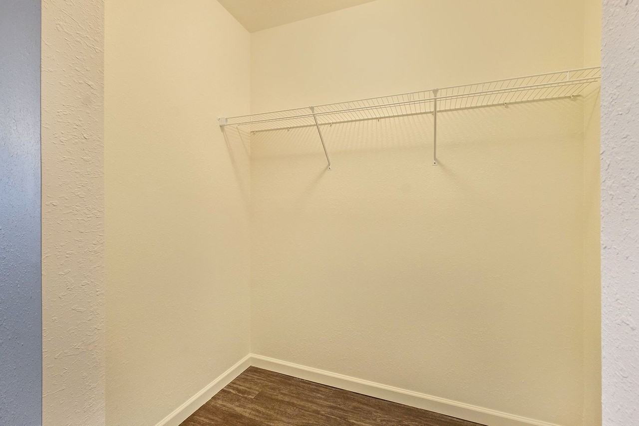 1847 Bluff Ridge Ct - Photo 2 of 20