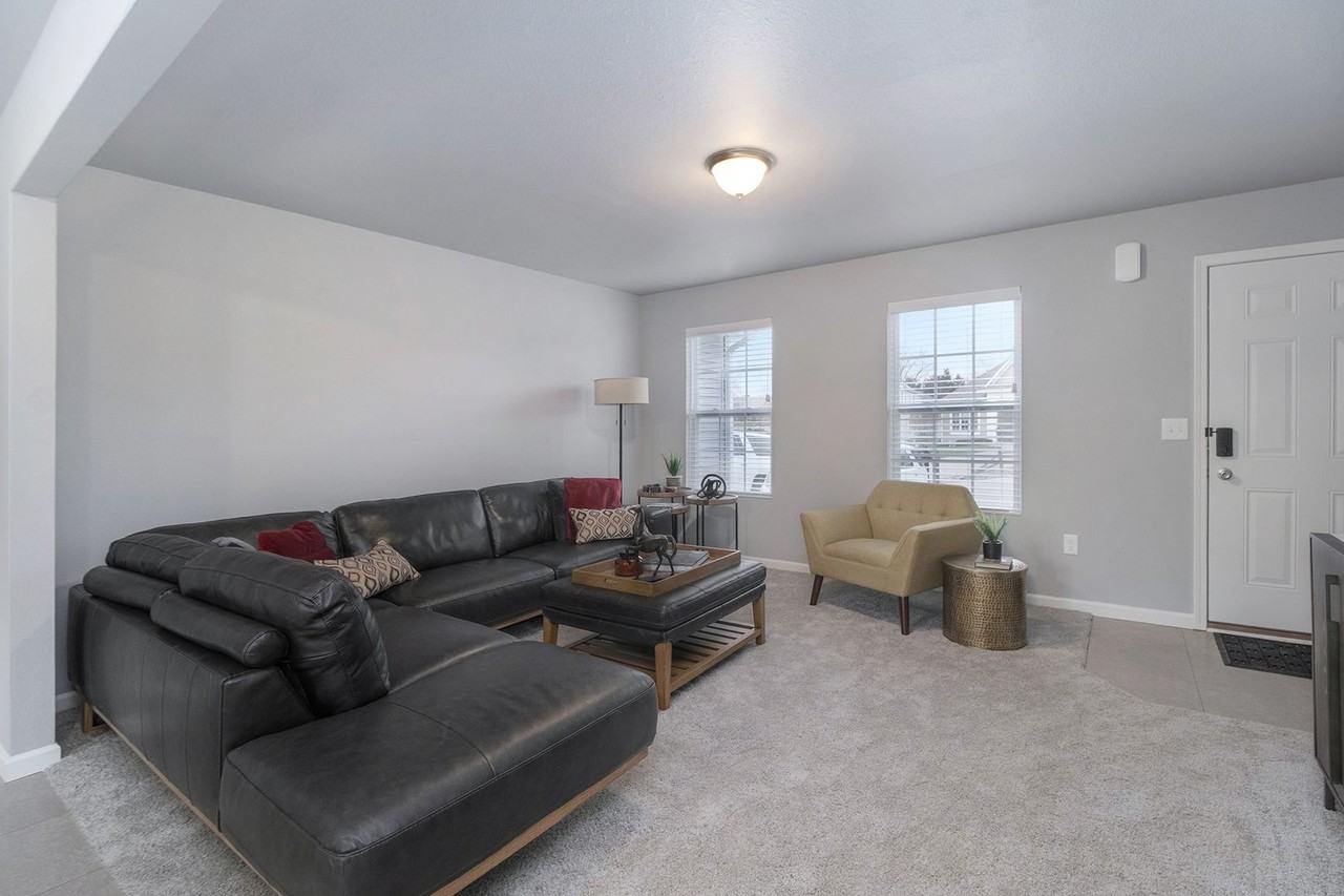 327 Catera Ct - Photo 3 of 21