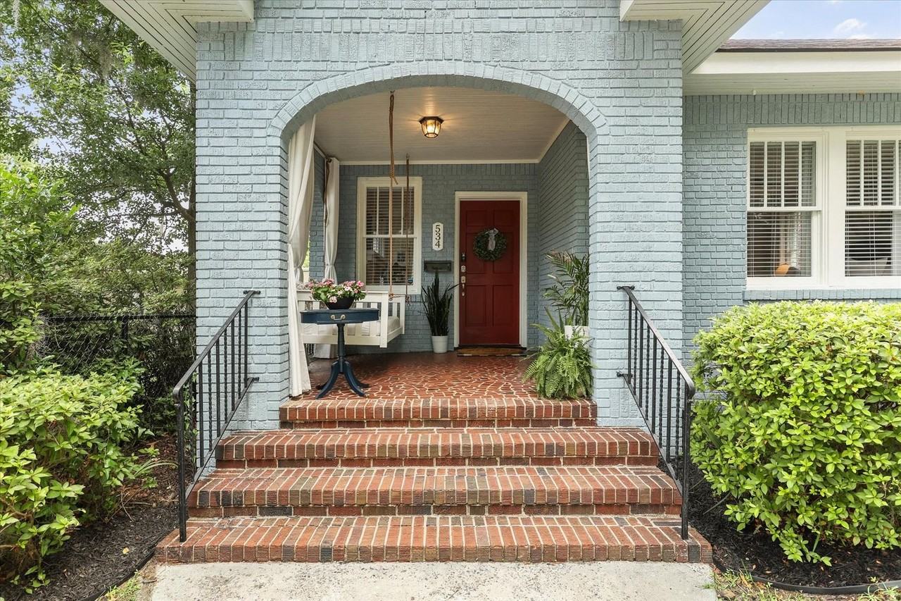 534 E 49th St - Photo 3 of 41