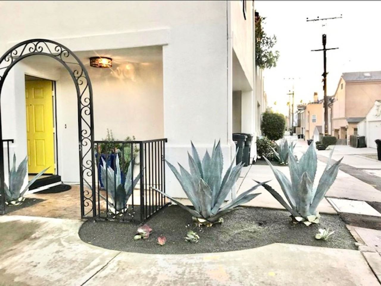 445 1/2 Begonia Ave - Photo 2 of 22