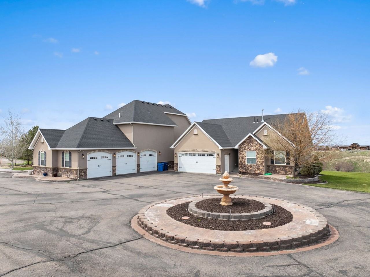 Deerridge Dr (11178) - Photo 2 of 48