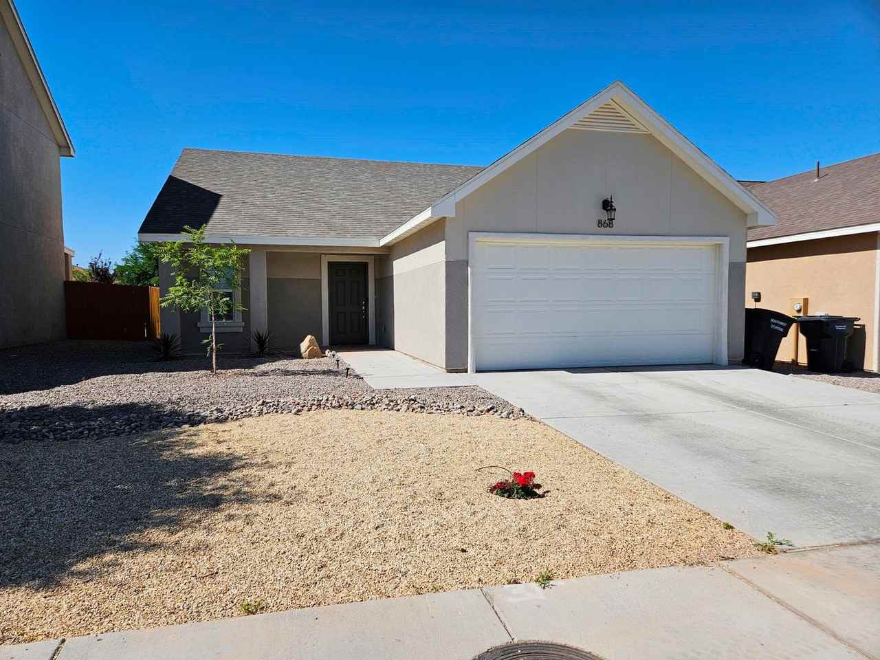 868 Valencia - Photo 2 of 32
