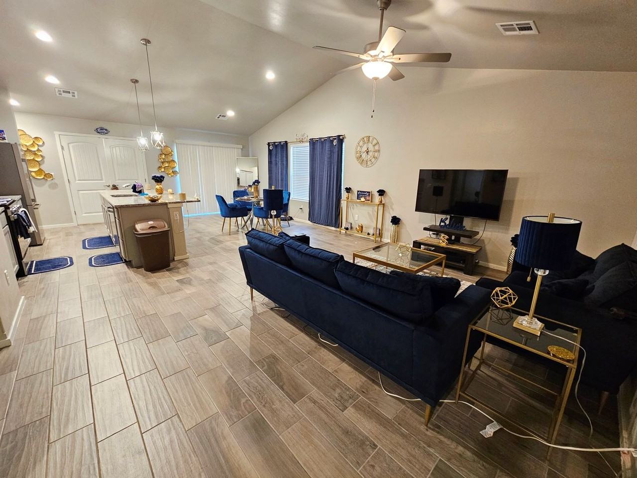 868 Valencia - Photo 3 of 32