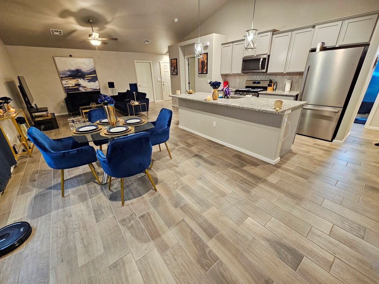 868 Valencia - Photo 5 of 32