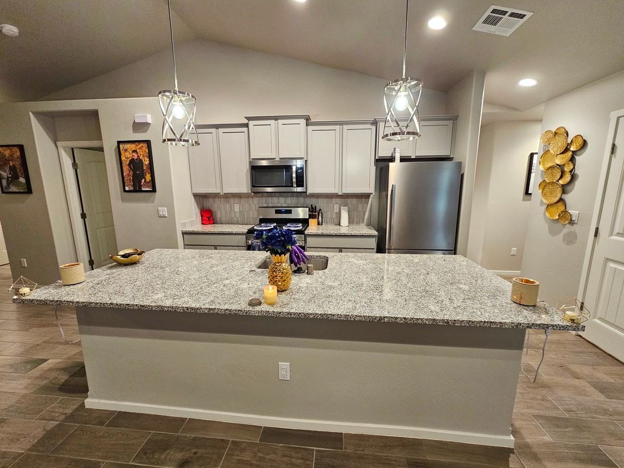 868 Valencia - Photo 6 of 32