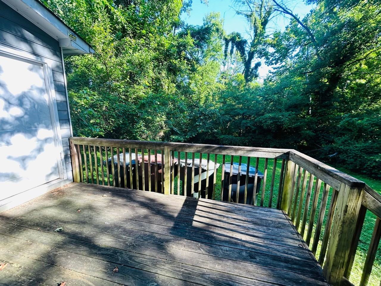 1823 Bothwell St - Photo 2 of 21