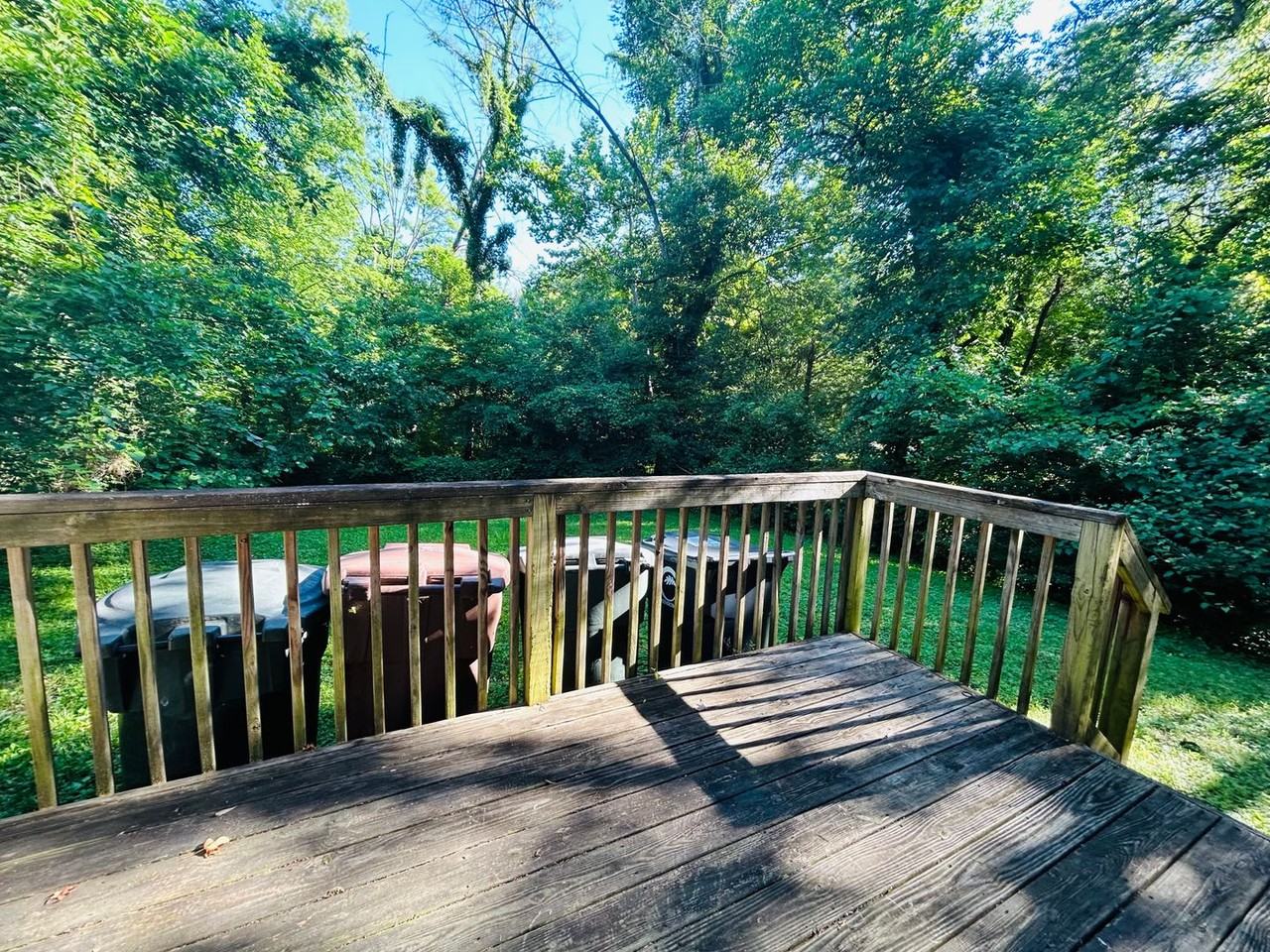 1823 Bothwell St - Photo 3 of 21