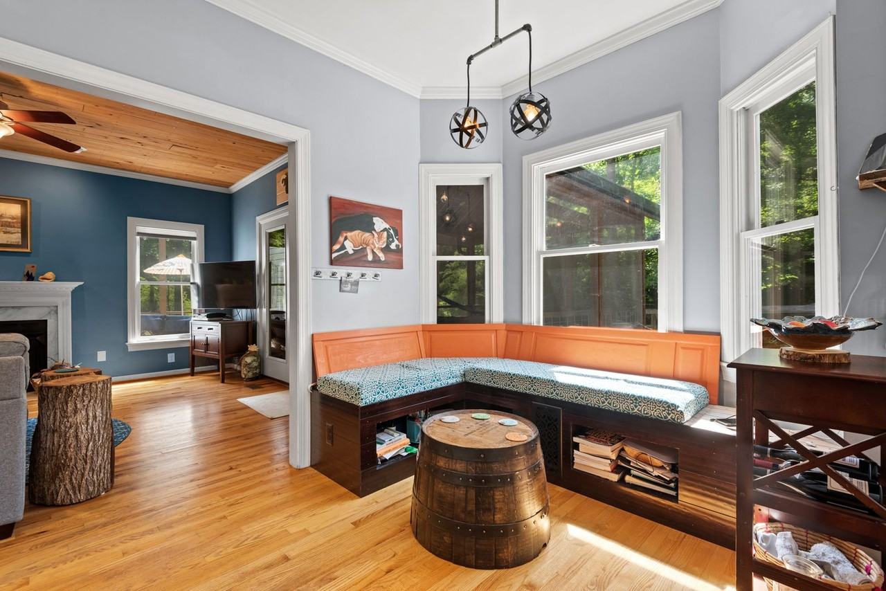 10 Loch Ness Ct - Photo 3 of 34