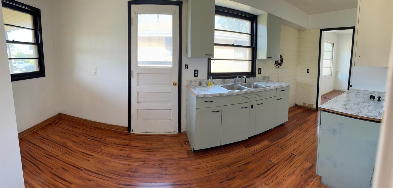 611 W 15th St #1 - Photo 5 of 7