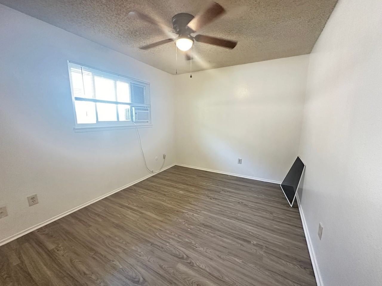 852 Orange St - Photo 2 of 5