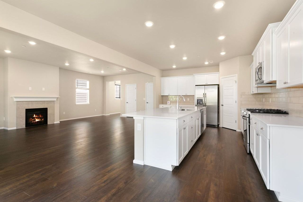 905 Timberline Ave - Photo 2 of 16