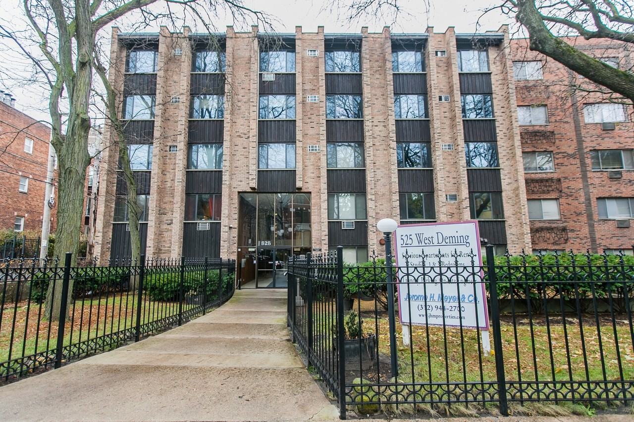 Lincoln Park Living! - Photo 2 of 19