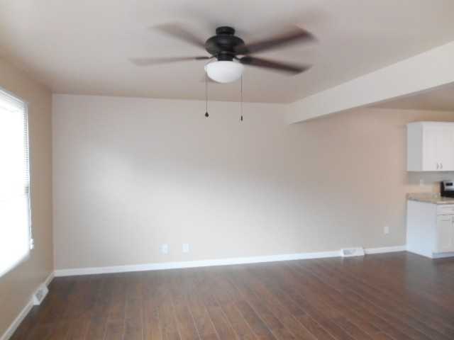 1095 Sunset Rd - Photo 3 of 13
