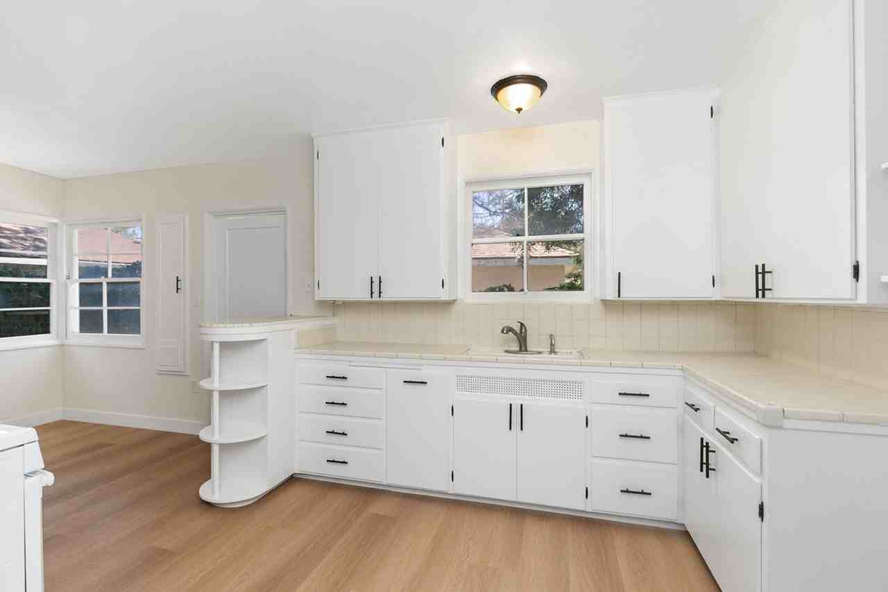709 S Ross St - Photo 5 of 27