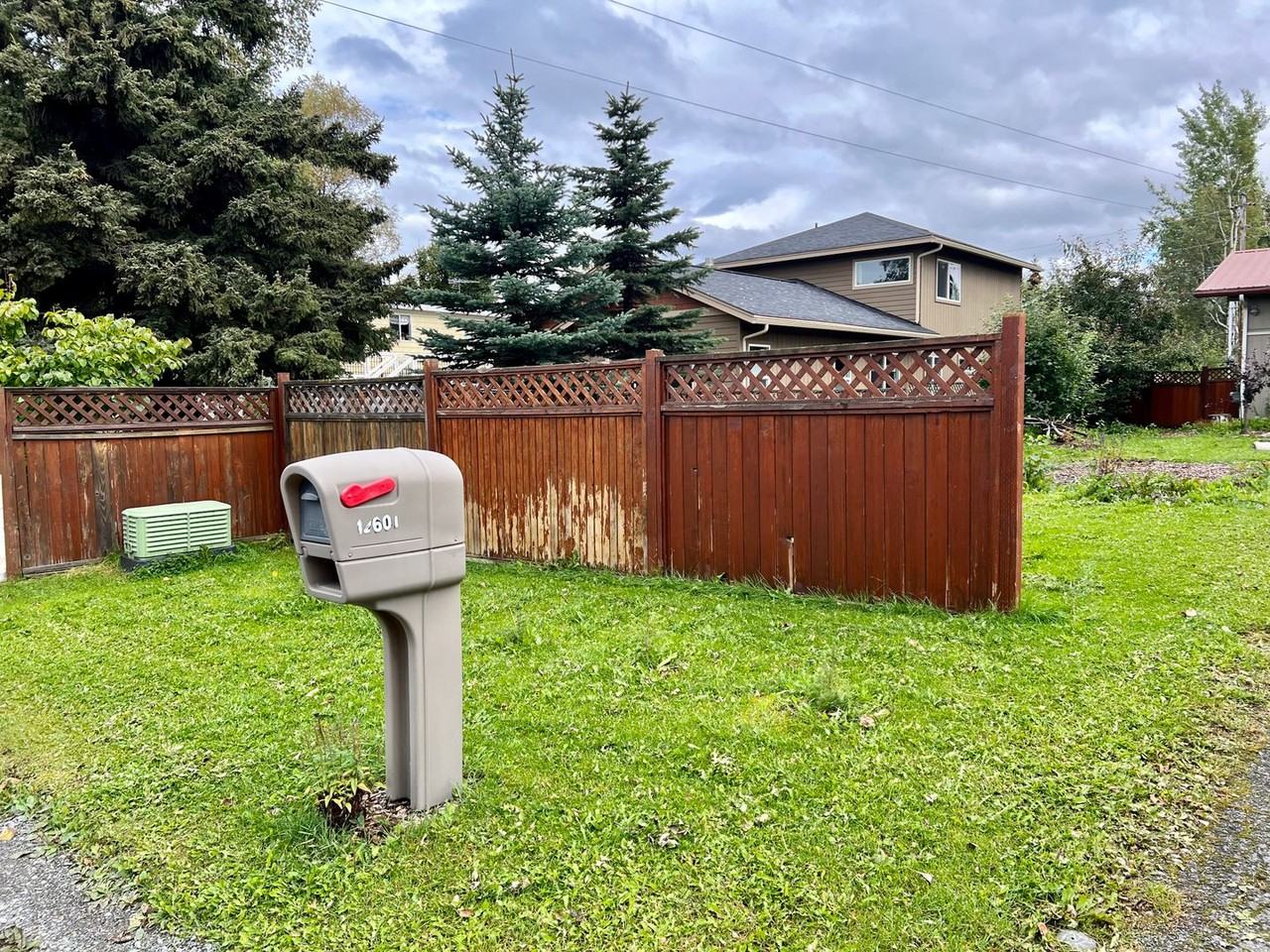 12601 Brandon St - Photo 3 of 13