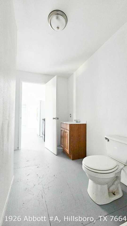 1926 Abbott Ave - Photo 2 of 9