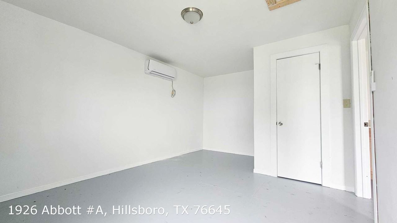 1926 Abbott Ave - Photo 3 of 9