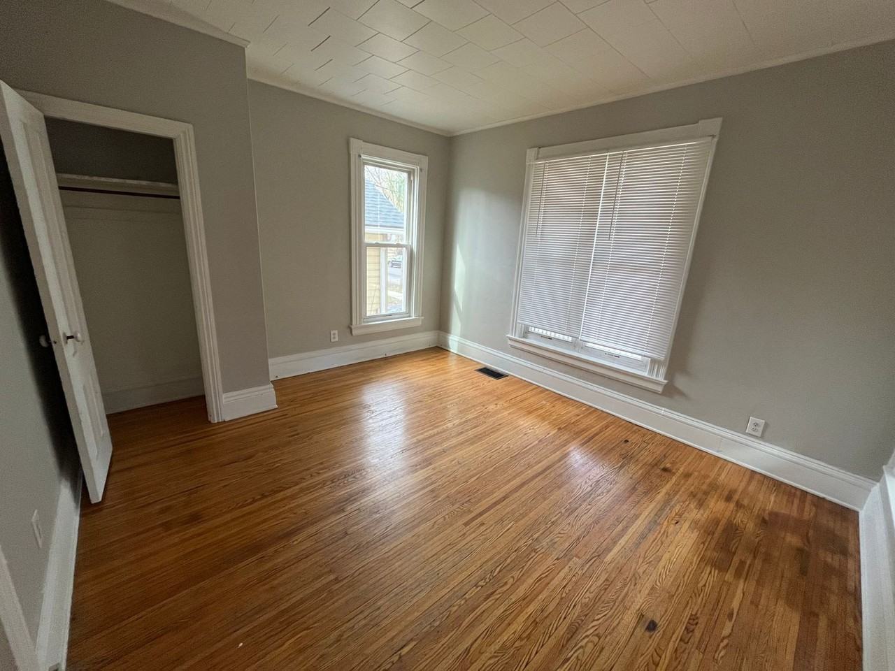 353-355 Pearl St - Photo 3 of 8
