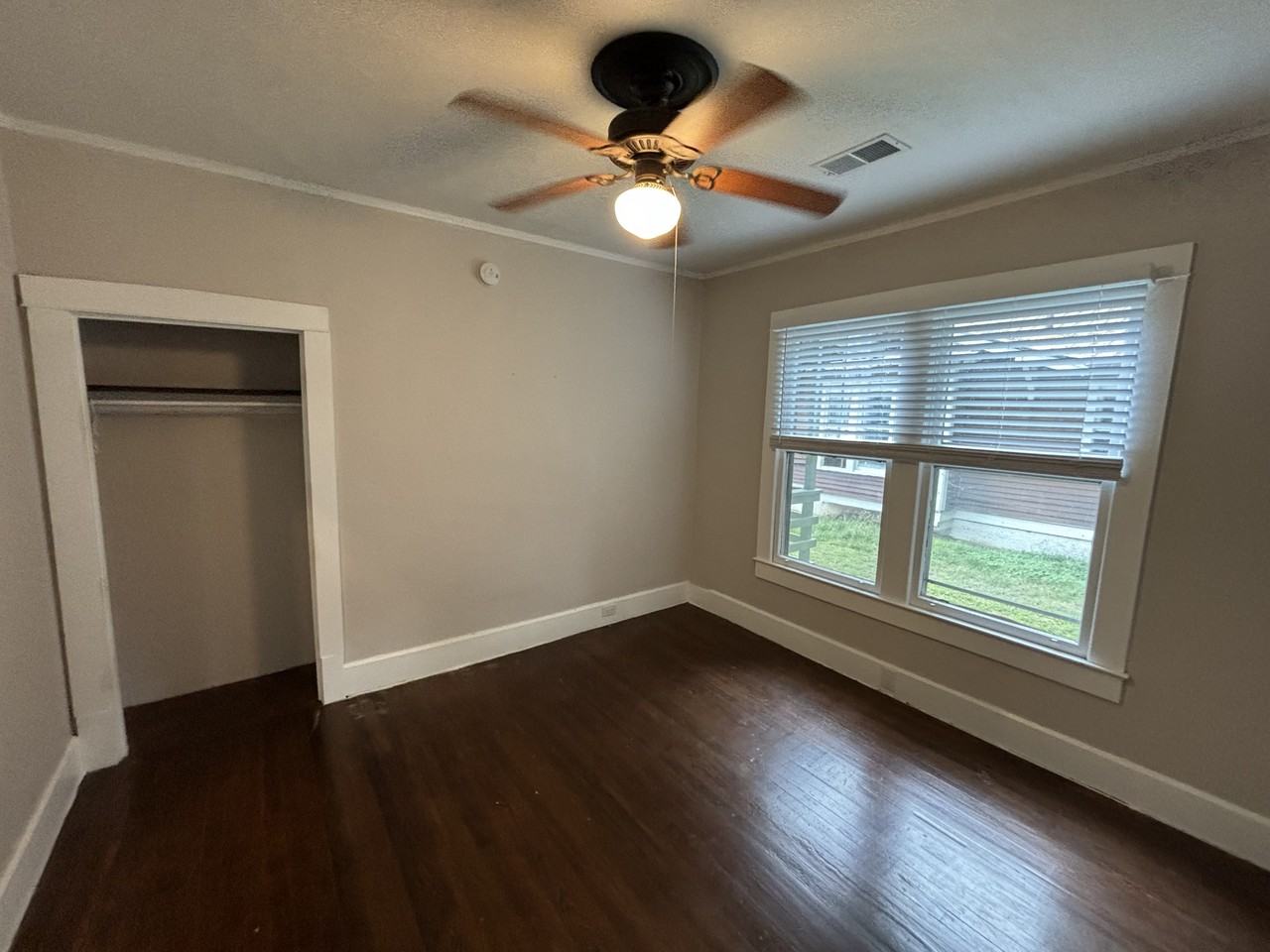 402 W Mobile St #NA - Photo 7 of 9