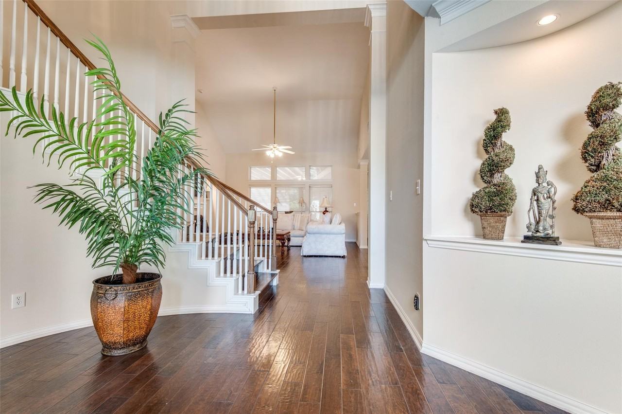 928 Hidden Hollow Ct - Photo 2 of 20