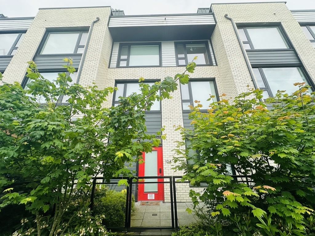 525 2nd Street East #124 - Photo 5 of 28