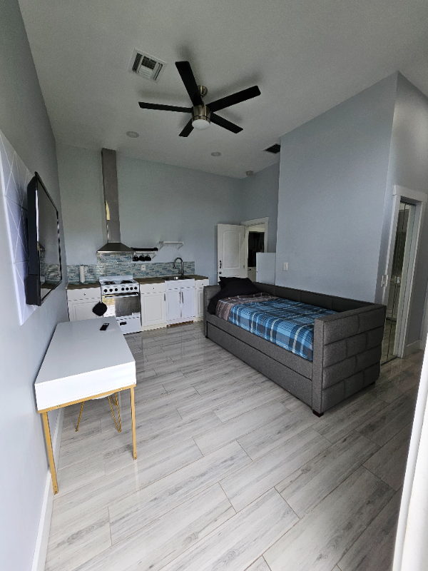 5433 Swstreet #A - Photo 5 of 14