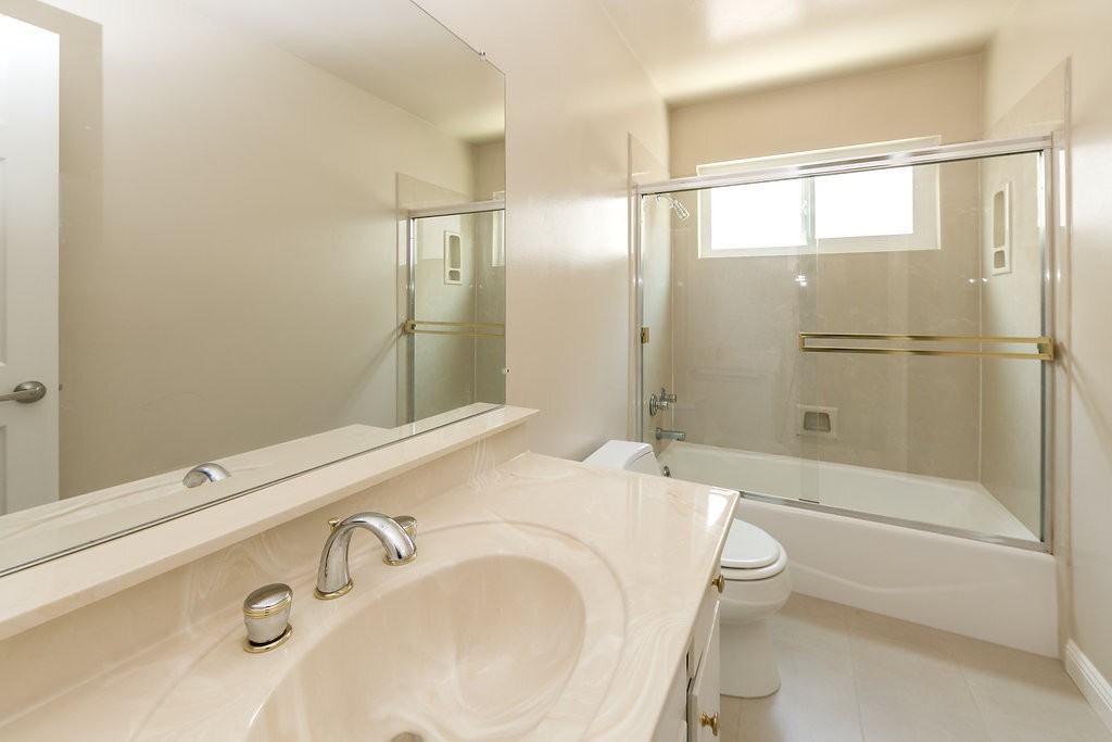 683 Comet Dr #1 - Photo 3 of 23