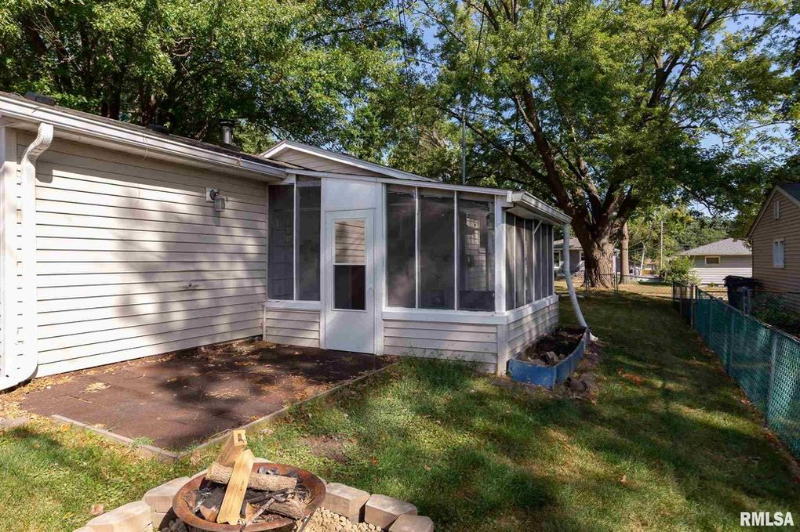 1405 19th St - Photo 2 of 17