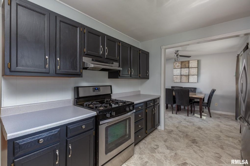 1405 19th St - Photo 3 of 17