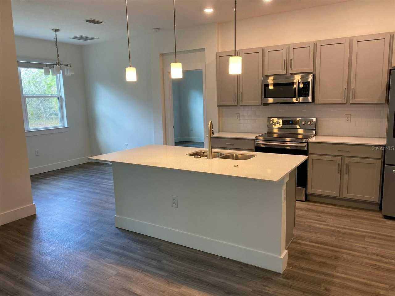 7329 Helliwell Street - Photo 5 of 14