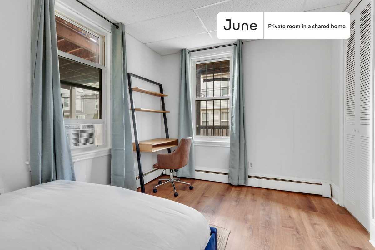 823 Dorchester Ave #C - Photo 2 of 14
