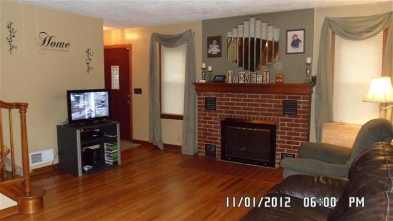 208 Fort St - Photo 2 of 14