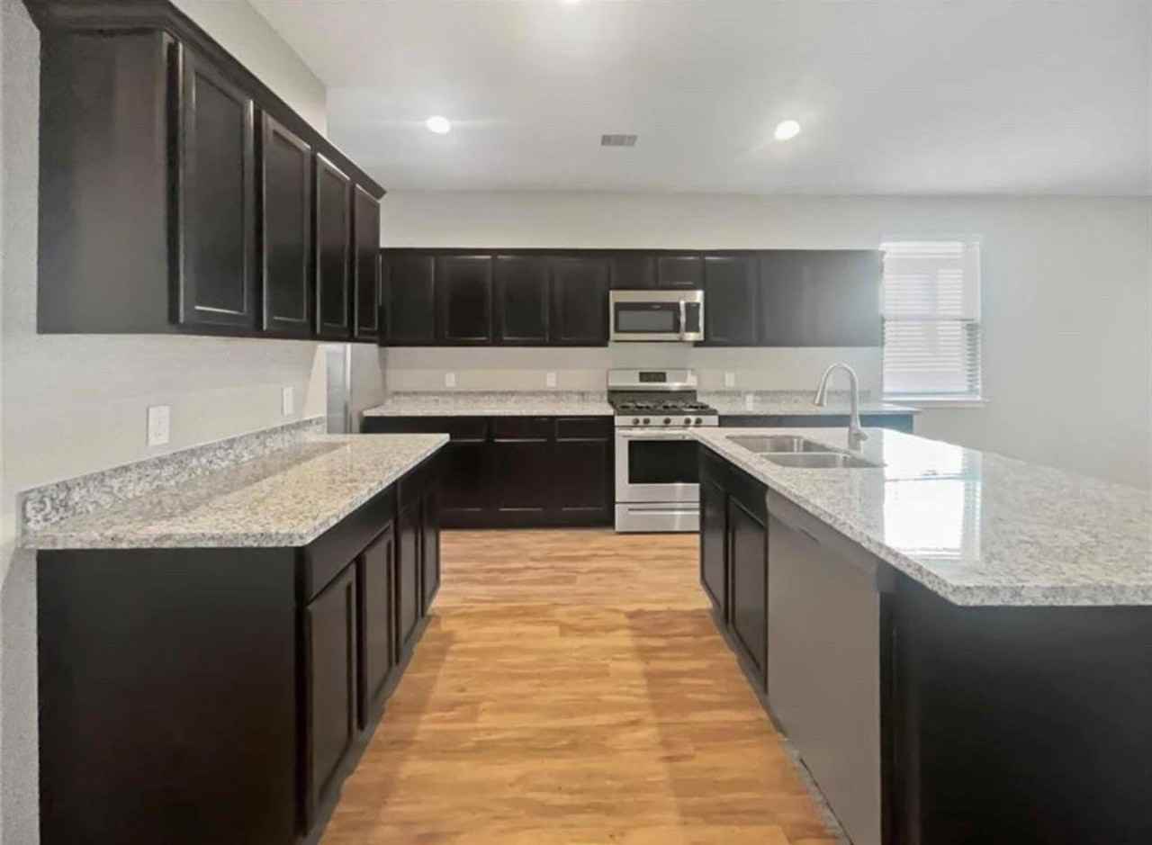 14215 Glacier Bay Ct - Photo 2 of 8